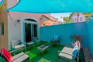 ツーリストアパートメント Beach Retreat, 1 Block From Downtown, Near Beach And Shops With Private Patio