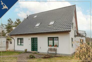 Жильё для туристов Wykerstraße Apartment Strandlerche