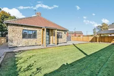 Apartamente turistice Dunromin Cottage, Hot Tub & Garden