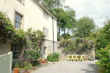 דירות לתיירים Lovely Property In The Heart Of Somerset, Sleeps 9