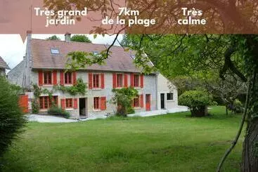 ツーリストアパートメント Maison Typique   Très Grand Jardin   7km De La Mer
