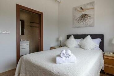 Apartamentos turísticos Sunny Captains House With A Pool