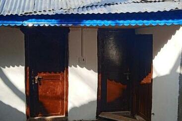 Apartaments turístics Oyo Home 84679 Homestay Manzoor Dedard