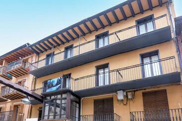 Apartamentos turísticos Heritage Apartments Cerdanya Al Carrer Major I Parking