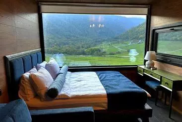 آپارتمان‌های توریست‌ها Runaway House   Qalacıq