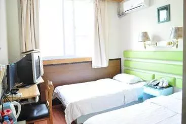 ホテル Free Line Youth Hostel Qingdao Zhanqiao Railway Station