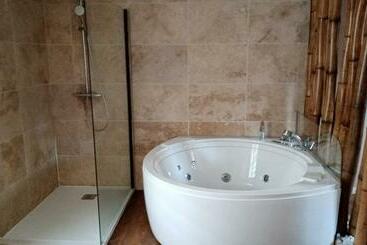 Жильё для туристов Appartement Jacuzzi Privatif Love&zen