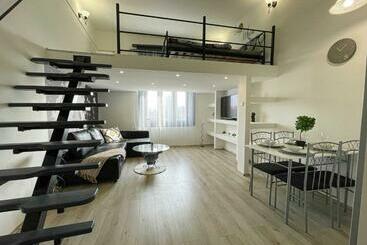 ツーリストアパートメント Manyi Apartman 2