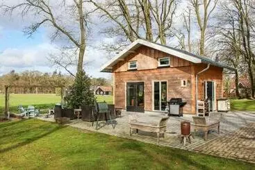 Apartamente turistice 2 Bedroom Nice Home In Bornerbroek