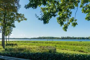 Turist apartmanları 2 Bedroom Gorgeous Home In Lauwersoog