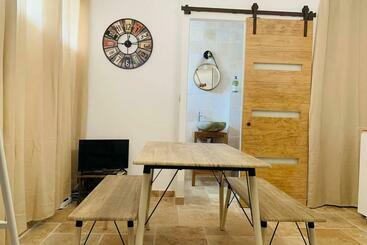 Apartamente turistice Studio Centre De Hyeres