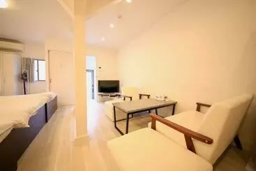 ツーリストアパートメント ピラネハウス