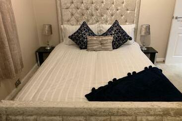 Apartamentos turísticos Dunfermline Gf Flat, 5 Min Walk To Train St. And High St