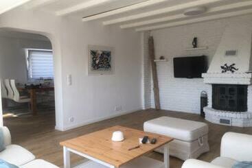 ツーリストアパートメント Ferienwohnung Mit Blick Ins Rheintal