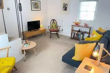 Apartaments turístics Sixpence Cottage, A Few Steps From The Harbour!