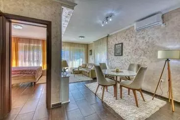 آپارتمان‌های توریست‌ها Ena Apartment