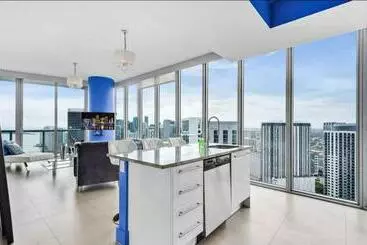 ツーリストアパートメント Highrise With The Best Location