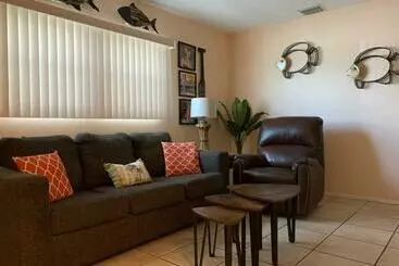 ツーリストアパートメント Michaels  Beachside Bungalows