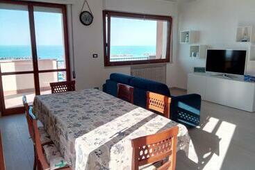 شقق خاصة سياحية Appartamento Alba Rosa