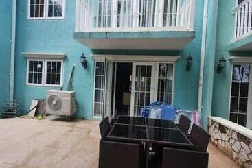 آپارتمان‌های توریست‌ها Townhouse By The Bay, Little Bay Country Club ,negril