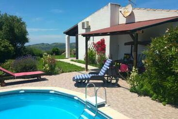 דירות לתיירים Su Acchile