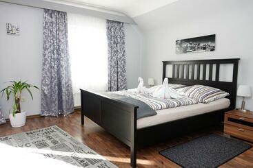 Жильё для туристов Haus Alt Ferienwohnung