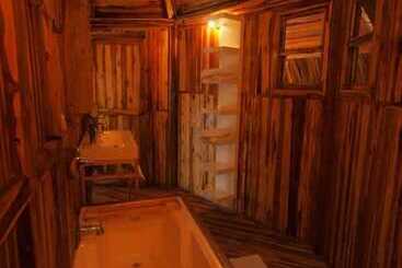 هتل Tortuga Village