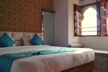 Spring Sky Udaipur By Shrigo Hotels