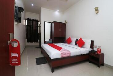 هتل Gayatri Palace By Oyo Rooms