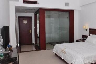 Hotel V.crown Holiday