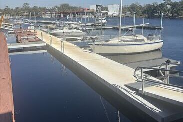 Good Times Motel And Marina