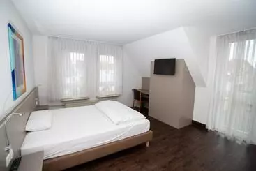 ホテル Am Schillerplatz