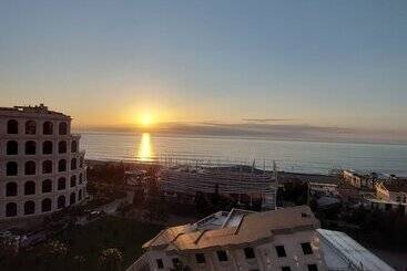 هاستل Rock Hotel First Line