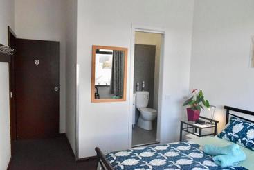 Hobart's Accommodation & Hostel