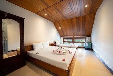 هتل Bed Station Hostel & Pool Bar Hoi An