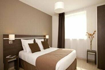 בית מלון כפרי Séjours & Affaires Massy Atlantis