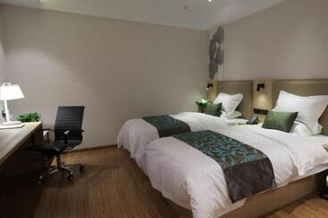Hotel Green Tree Inn Express Danyang Wuyue Square Railway Station