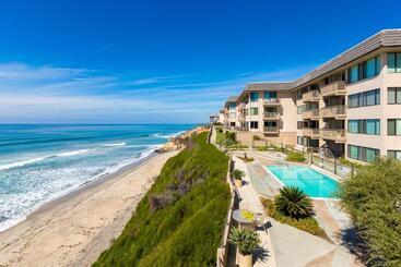 Hotelli Del Mar Beach Club Retreat