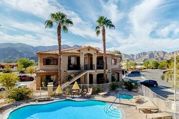 ホテル Sunny Days Retreat Permit# 260,042