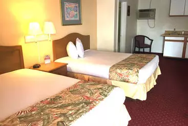 Hotelli Castaway Beach Inn & Swim Up Bar