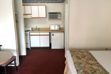 ホテル Castaway Beach Inn & Swim Up Bar