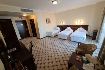 בית מלון כפרי Golden House