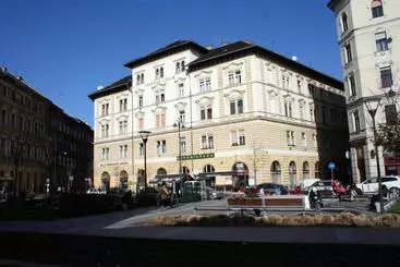 Walking Bed Budapest Hostel