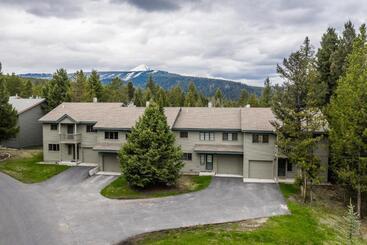 Hotelli Hidden Village 724