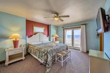 ホテル Coastal Charm 220