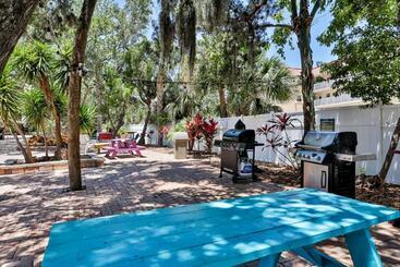 Otel Midnight Cove Ii 823