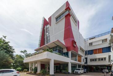 Отель Reddoorz @ Cikarang 2