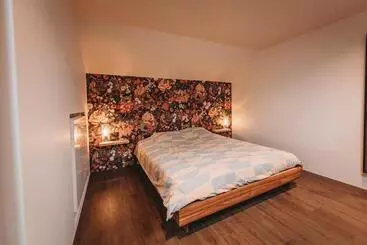 Pensione Luxe Lodge   Modern, Comfort & Quiet