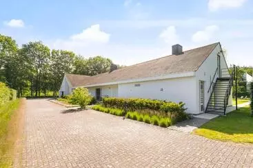 ペンション Luxe Lodge   Modern, Comfort & Quiet
