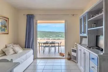 Aparthotel Residence A Golfo Di Marinella A 450 Mt Dal Mare